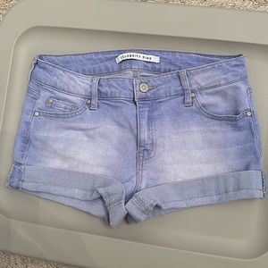 EUC- size 26 woman’s denim stretch celebrity shorts